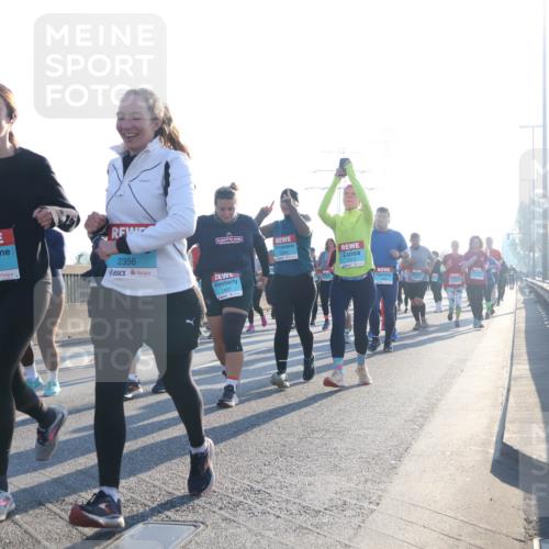 03.10.2025 - Köhlbrandbrückenlauf Luisa Fischer http://msf.ph/oto/8994403 03.10.2025 10:23:46 Position 3 2289, 2356, 1497 meine-sportfotos.de