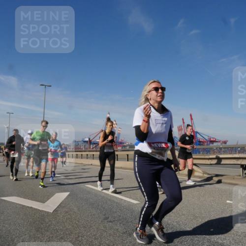 03.10.2025 - Köhlbrandbrückenlauf Matties Gatica Varas http://msf.ph/oto/8994404 03.10.2025 12:48:12 Position 2  meine-sportfotos.de