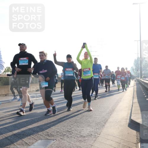 03.10.2025 - Köhlbrandbrückenlauf Luisa Fischer http://msf.ph/oto/8994405 03.10.2025 10:23:47 Position 3 1606, 1497, 2213 meine-sportfotos.de