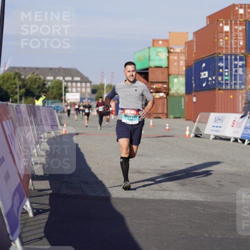 03.10.2025 - Köhlbrandbrückenlauf Michael Burmester http://msf.ph/oto/8994407 03.10.2025 09:56:15 Ziel 1069, 3183, 3337, 3354, 3593, 3834 meine-sportfotos.de