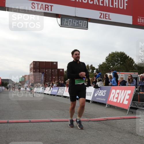 03.10.2025 - Köhlbrandbrückenlauf Yannick Fuchs http://msf.ph/oto/8994409 03.10.2025 16:04:38 Ziel 7147, 7192, 7248, 7455, 7526, 8937, 9696 meine-sportfotos.de