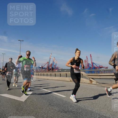 03.10.2025 - Köhlbrandbrückenlauf Matties Gatica Varas http://msf.ph/oto/8994411 03.10.2025 12:48:13 Position 2 612 meine-sportfotos.de