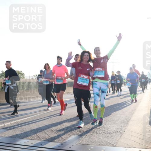 03.10.2025 - Köhlbrandbrückenlauf Luisa Fischer http://msf.ph/oto/8994412 03.10.2025 10:23:52 Position 3 2612, 2342, 12, 2554, 2533 meine-sportfotos.de
