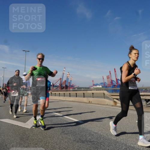 03.10.2025 - Köhlbrandbrückenlauf Matties Gatica Varas http://msf.ph/oto/8994415 03.10.2025 12:48:13 Position 2 6623, 612 meine-sportfotos.de