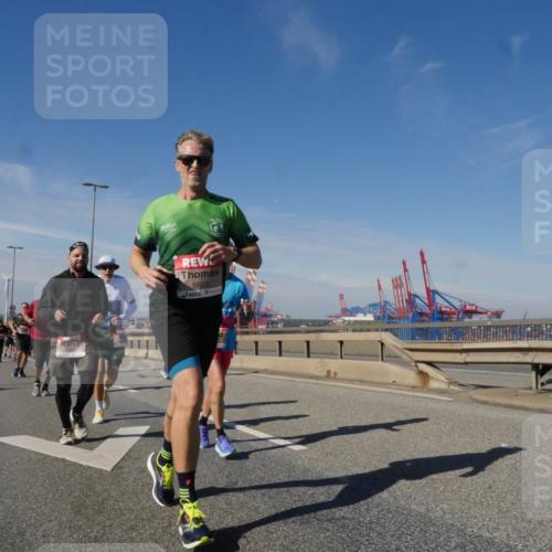03.10.2025 - Köhlbrandbrückenlauf Matties Gatica Varas http://msf.ph/oto/8994420 03.10.2025 12:48:14 Position 2 6623 meine-sportfotos.de