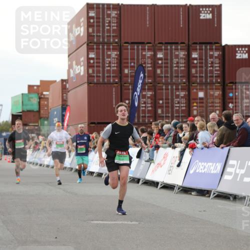 03.10.2025 - Köhlbrandbrückenlauf Yannick Fuchs http://msf.ph/oto/8994422 03.10.2025 16:04:38 Ziel 7147, 7192, 7248, 7455, 7526, 8937, 9696 meine-sportfotos.de