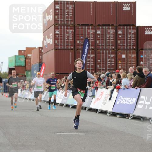 03.10.2025 - Köhlbrandbrückenlauf Yannick Fuchs http://msf.ph/oto/8994428 03.10.2025 16:04:39 Ziel 7147, 7192, 7248, 7526, 8254, 8937, 9696 meine-sportfotos.de