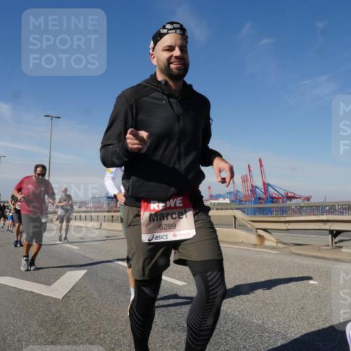 03.10.2025 - Köhlbrandbrückenlauf Matties Gatica Varas http://msf.ph/oto/8994430 03.10.2025 12:48:15 Position 2 6299 meine-sportfotos.de