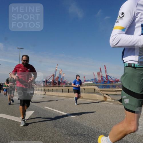 03.10.2025 - Köhlbrandbrückenlauf Matties Gatica Varas http://msf.ph/oto/8994439 03.10.2025 12:48:16 Position 2  meine-sportfotos.de