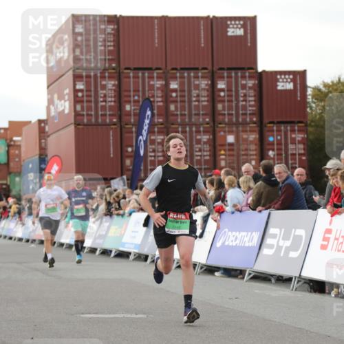 03.10.2025 - Köhlbrandbrückenlauf Yannick Fuchs http://msf.ph/oto/8994442 03.10.2025 16:04:39 Ziel 7147, 7192, 7248, 7526, 8254, 8937, 9696 meine-sportfotos.de