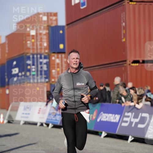 03.10.2025 - Köhlbrandbrückenlauf Michael Burmester http://msf.ph/oto/8994446 03.10.2025 09:56:21 Ziel 1069, 1085, 1421, 3354 meine-sportfotos.de