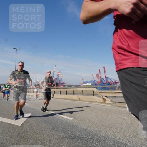 03.10.2025 - Köhlbrandbrückenlauf Matties Gatica Varas http://msf.ph/oto/8994451 03.10.2025 12:48:18 Position 2  meine-sportfotos.de