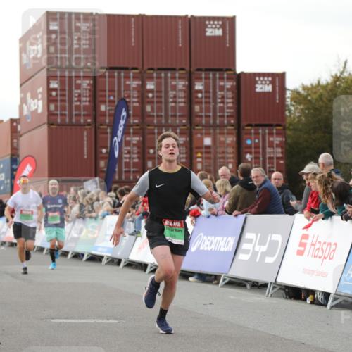 03.10.2025 - Köhlbrandbrückenlauf Yannick Fuchs http://msf.ph/oto/8994453 03.10.2025 16:04:39 Ziel 7147, 7192, 7248, 7526, 8254, 8937, 9696 meine-sportfotos.de