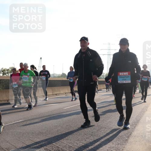 03.10.2025 - Köhlbrandbrückenlauf Luisa Fischer http://msf.ph/oto/8994454 03.10.2025 10:23:56 Position 3 3745, 2406 meine-sportfotos.de