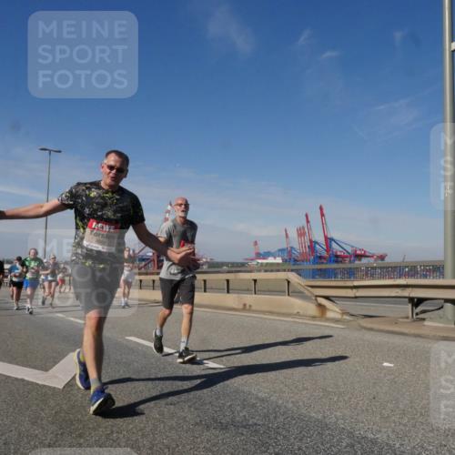 03.10.2025 - Köhlbrandbrückenlauf Matties Gatica Varas http://msf.ph/oto/8994456 03.10.2025 12:48:18 Position 2 4868 meine-sportfotos.de