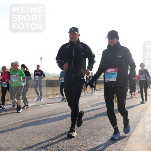 03.10.2025 - Köhlbrandbrückenlauf Luisa Fischer http://msf.ph/oto/8994458 03.10.2025 10:23:56 Position 3 2406 meine-sportfotos.de