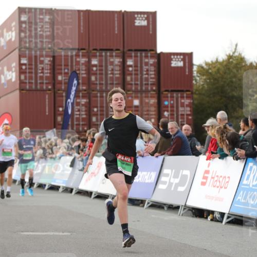 03.10.2025 - Köhlbrandbrückenlauf Yannick Fuchs http://msf.ph/oto/8994459 03.10.2025 16:04:39 Ziel 7147, 7192, 7248, 7526, 8254, 8937, 9696 meine-sportfotos.de