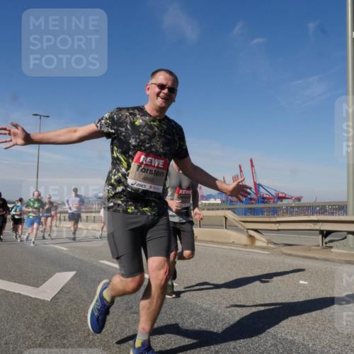 03.10.2025 - Köhlbrandbrückenlauf Matties Gatica Varas http://msf.ph/oto/8994461 03.10.2025 12:48:19 Position 2 4868 meine-sportfotos.de