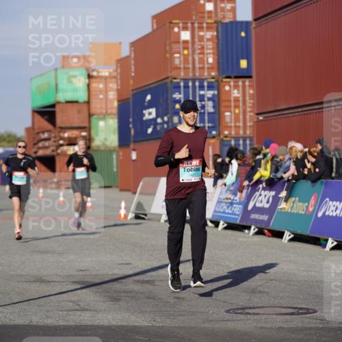 03.10.2025 - Köhlbrandbrückenlauf Michael Burmester http://msf.ph/oto/8994463 03.10.2025 09:56:22 Ziel 1069, 1085, 1421, 3354, 3544 meine-sportfotos.de