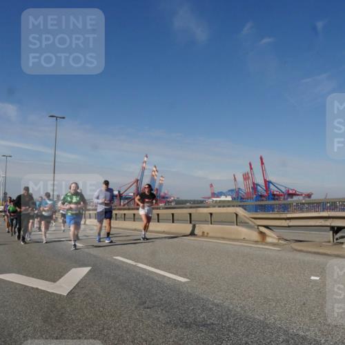 03.10.2025 - Köhlbrandbrückenlauf Matties Gatica Varas http://msf.ph/oto/8994468 03.10.2025 12:48:20 Position 2  meine-sportfotos.de