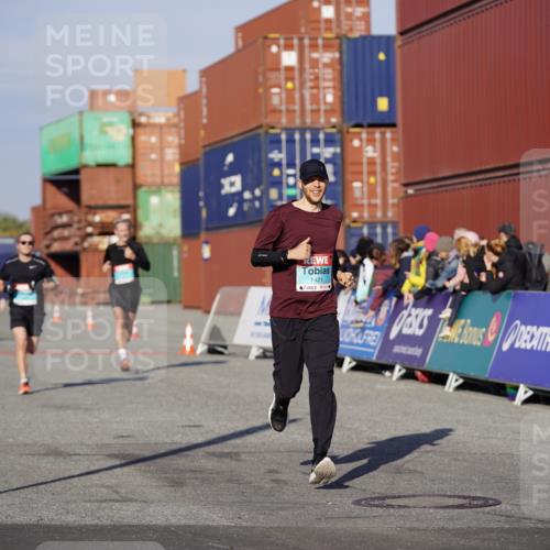03.10.2025 - Köhlbrandbrückenlauf Michael Burmester http://msf.ph/oto/8994469 03.10.2025 09:56:22 Ziel 1069, 1085, 1421, 3354, 3544 meine-sportfotos.de