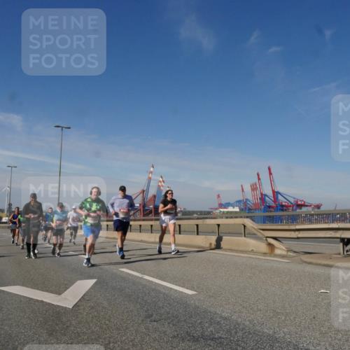 03.10.2025 - Köhlbrandbrückenlauf Matties Gatica Varas http://msf.ph/oto/8994473 03.10.2025 12:48:20 Position 2 118 meine-sportfotos.de