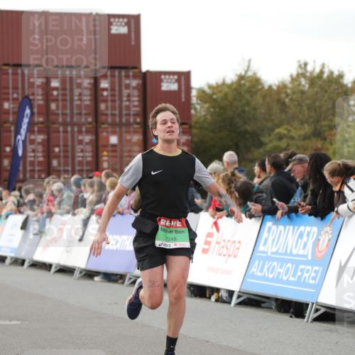 03.10.2025 - Köhlbrandbrückenlauf Yannick Fuchs http://msf.ph/oto/8994481 03.10.2025 16:04:40 Ziel 7147, 7192, 7248, 7526, 8254, 8937, 9696 meine-sportfotos.de