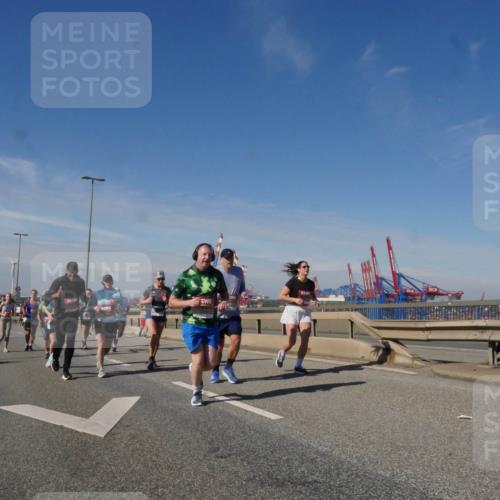 03.10.2025 - Köhlbrandbrückenlauf Matties Gatica Varas http://msf.ph/oto/8994482 03.10.2025 12:48:21 Position 2  meine-sportfotos.de