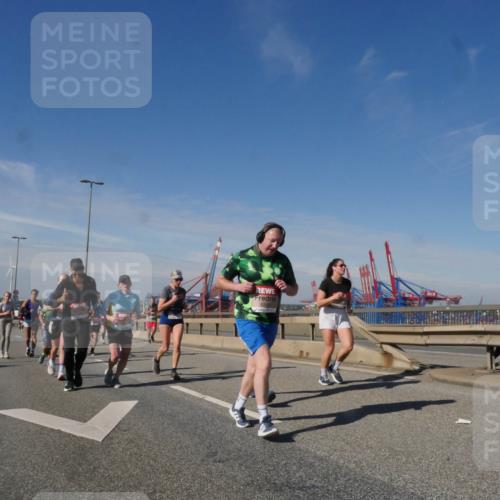 03.10.2025 - Köhlbrandbrückenlauf Matties Gatica Varas http://msf.ph/oto/8994486 03.10.2025 12:48:21 Position 2 6316, 118 meine-sportfotos.de