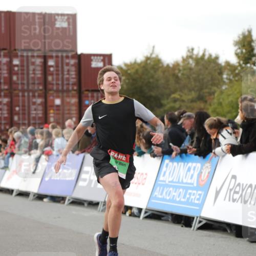 03.10.2025 - Köhlbrandbrückenlauf Yannick Fuchs http://msf.ph/oto/8994489 03.10.2025 16:04:40 Ziel 7147, 7192, 7248, 7526, 8254, 8937, 9696 meine-sportfotos.de