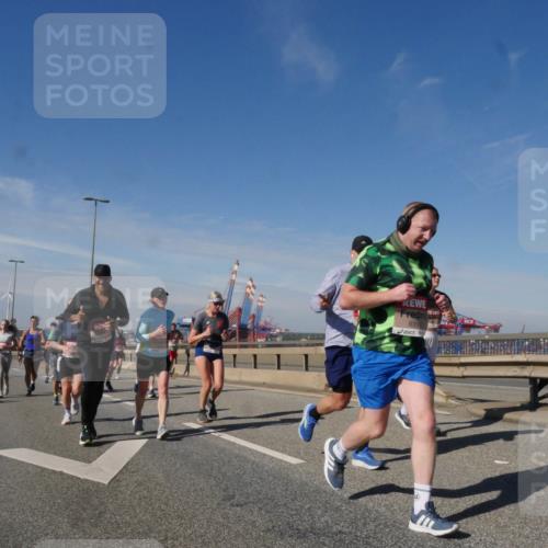 03.10.2025 - Köhlbrandbrückenlauf Matties Gatica Varas http://msf.ph/oto/8994492 03.10.2025 12:48:22 Position 2 6316, 118 meine-sportfotos.de