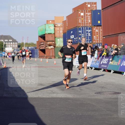 03.10.2025 - Köhlbrandbrückenlauf Michael Burmester http://msf.ph/oto/8994493 03.10.2025 09:56:25 Ziel 1085, 1421, 3354, 3544 meine-sportfotos.de