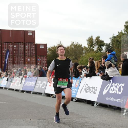 03.10.2025 - Köhlbrandbrückenlauf Yannick Fuchs http://msf.ph/oto/8994495 03.10.2025 16:04:40 Ziel 7147, 7192, 7248, 7526, 8254, 8937, 9696 meine-sportfotos.de