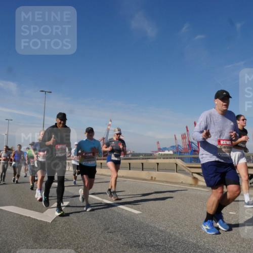 03.10.2025 - Köhlbrandbrückenlauf Matties Gatica Varas http://msf.ph/oto/8994497 03.10.2025 12:48:22 Position 2 5282 meine-sportfotos.de