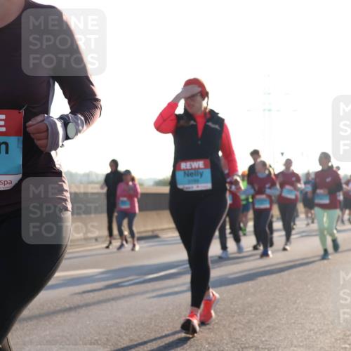 03.10.2025 - Köhlbrandbrückenlauf Luisa Fischer http://msf.ph/oto/8994498 03.10.2025 10:24:00 Position 3 2316 meine-sportfotos.de
