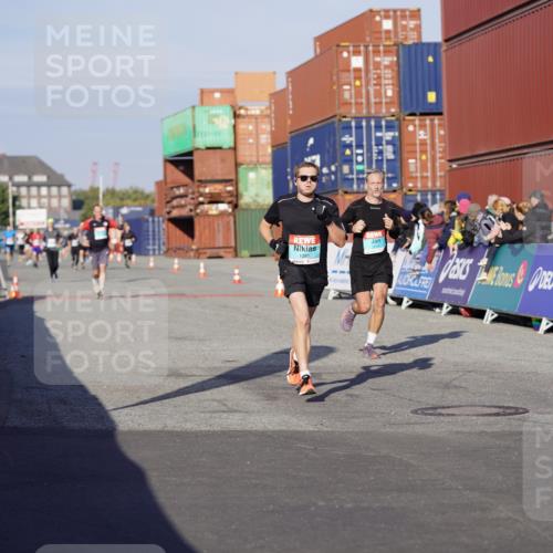 03.10.2025 - Köhlbrandbrückenlauf Michael Burmester http://msf.ph/oto/8994499 03.10.2025 09:56:25 Ziel 1085, 1421, 3354, 3544 meine-sportfotos.de