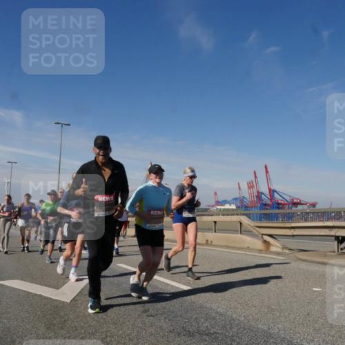 03.10.2025 - Köhlbrandbrückenlauf Matties Gatica Varas http://msf.ph/oto/8994501 03.10.2025 12:48:23 Position 2  meine-sportfotos.de