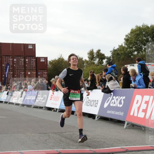 03.10.2025 - Köhlbrandbrückenlauf Yannick Fuchs http://msf.ph/oto/8994502 03.10.2025 16:04:40 Ziel 7147, 7192, 7248, 7526, 8254, 8937, 9696 meine-sportfotos.de