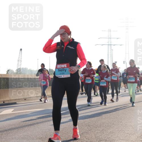 03.10.2025 - Köhlbrandbrückenlauf Luisa Fischer http://msf.ph/oto/8994503 03.10.2025 10:24:01 Position 3 3199 meine-sportfotos.de