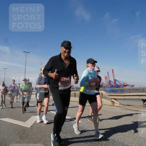 03.10.2025 - Köhlbrandbrückenlauf Matties Gatica Varas http://msf.ph/oto/8994505 03.10.2025 12:48:23 Position 2 6353, 4314 meine-sportfotos.de