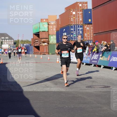 03.10.2025 - Köhlbrandbrückenlauf Michael Burmester http://msf.ph/oto/8994506 03.10.2025 09:56:25 Ziel 1085, 1421, 3354, 3544 meine-sportfotos.de