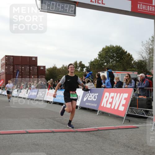 03.10.2025 - Köhlbrandbrückenlauf Yannick Fuchs http://msf.ph/oto/8994509 03.10.2025 16:04:40 Ziel 7147, 7192, 7248, 7526, 8254, 8937, 9696 meine-sportfotos.de