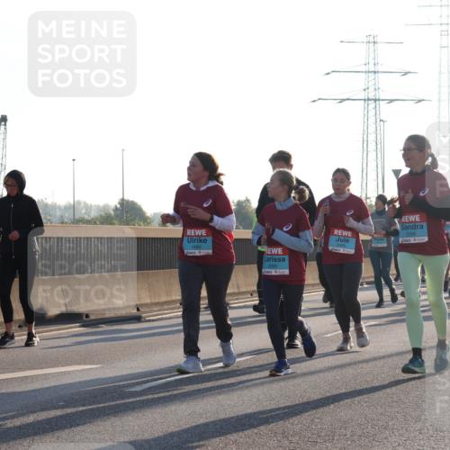 03.10.2025 - Köhlbrandbrückenlauf Luisa Fischer http://msf.ph/oto/8994511 03.10.2025 10:24:02 Position 3 1880, 2085, 2465, 2086 meine-sportfotos.de