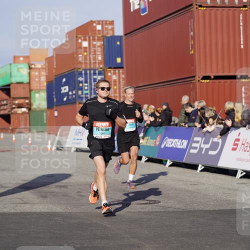 03.10.2025 - Köhlbrandbrückenlauf Michael Burmester http://msf.ph/oto/8994513 03.10.2025 09:56:26 Ziel 1085, 1421, 3354, 3402, 3544 meine-sportfotos.de
