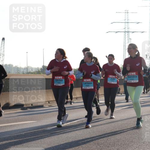 03.10.2025 - Köhlbrandbrückenlauf Luisa Fischer http://msf.ph/oto/8994514 03.10.2025 10:24:02 Position 3 1880, 2085, 2086, 2465 meine-sportfotos.de