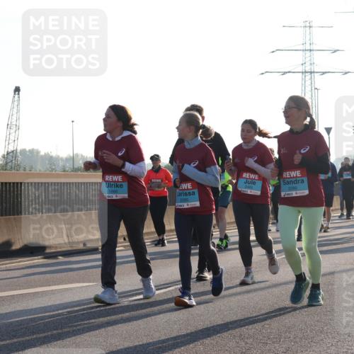 03.10.2025 - Köhlbrandbrückenlauf Luisa Fischer http://msf.ph/oto/8994516 03.10.2025 10:24:02 Position 3 1880, 2085, 2465, 2086 meine-sportfotos.de