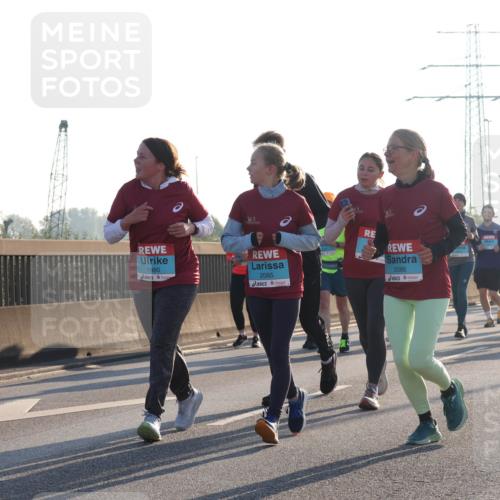 03.10.2025 - Köhlbrandbrückenlauf Luisa Fischer http://msf.ph/oto/8994521 03.10.2025 10:24:03 Position 3 1880, 2085, 2086 meine-sportfotos.de