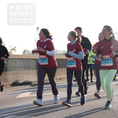 03.10.2025 - Köhlbrandbrückenlauf Luisa Fischer http://msf.ph/oto/8994524 03.10.2025 10:24:03 Position 3 1880, 2085, 2086 meine-sportfotos.de