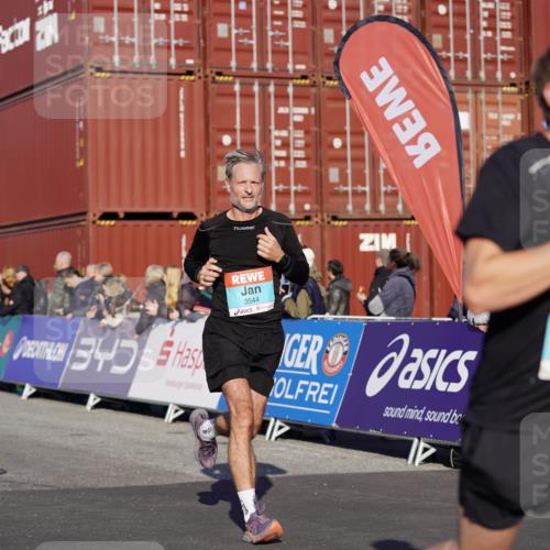 03.10.2025 - Köhlbrandbrückenlauf Michael Burmester http://msf.ph/oto/8994525 03.10.2025 09:56:27 Ziel 1085, 1421, 3354, 3402, 3544 meine-sportfotos.de