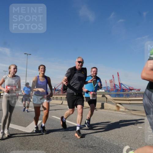 03.10.2025 - Köhlbrandbrückenlauf Matties Gatica Varas http://msf.ph/oto/8994527 03.10.2025 12:48:26 Position 2  meine-sportfotos.de